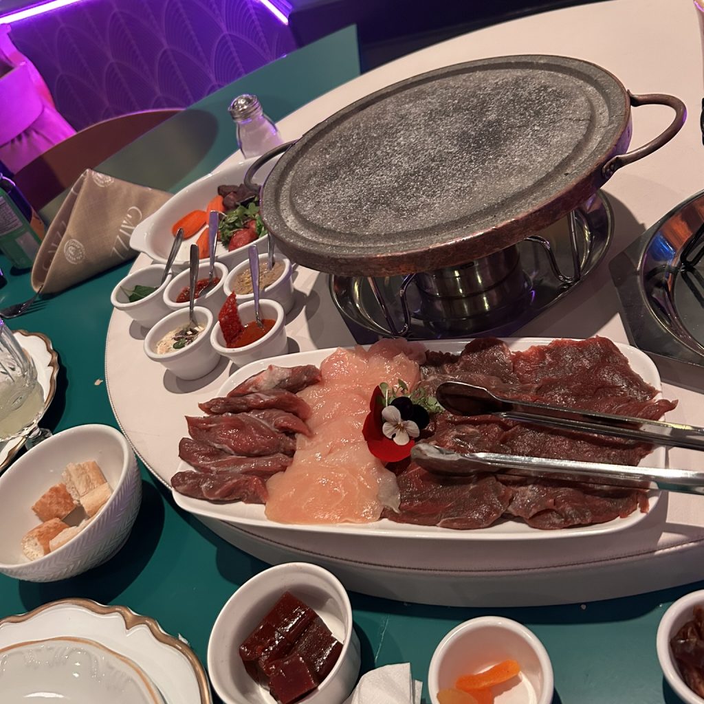 Novidade no Gatzz Gramado! Aproveite Show + Fondue com Cupom de Desconto 2