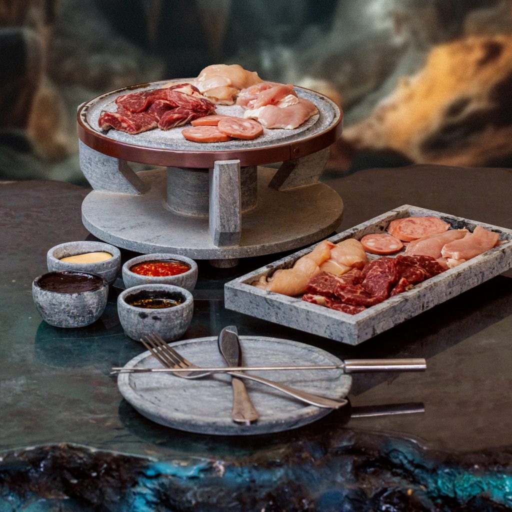 Cupón Era do Fogo Gramado: Fondue temática, espectáculos y diversión prehistórica 3 secuencia de carne