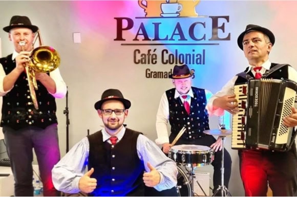 Sky Palace Café Colonial 01
