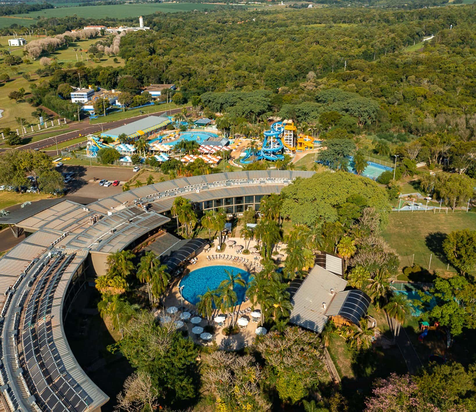 Vista aérea do Aquamania na Avenida das Cataratas em Foz do Iguaçu