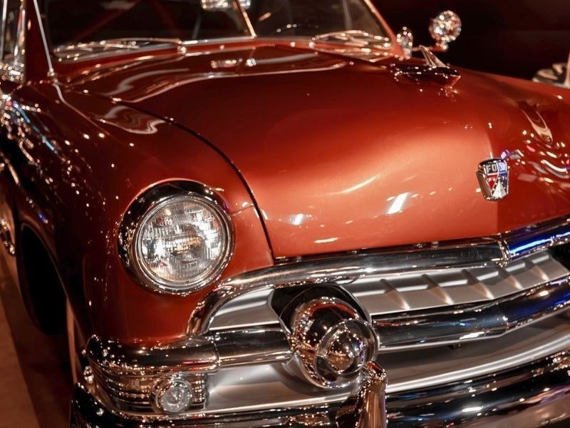 Un Ford de 1951 restaurado, expuesto en el Classic Car Show de Balneário Camboriú