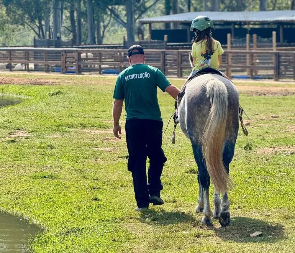 Passeio a cavalo acompanhado pela equipe no Sítio Castelinho em Cesário Lange