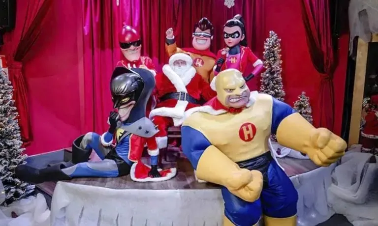 Heróis da Pizza em Gramado com decoração de Natal