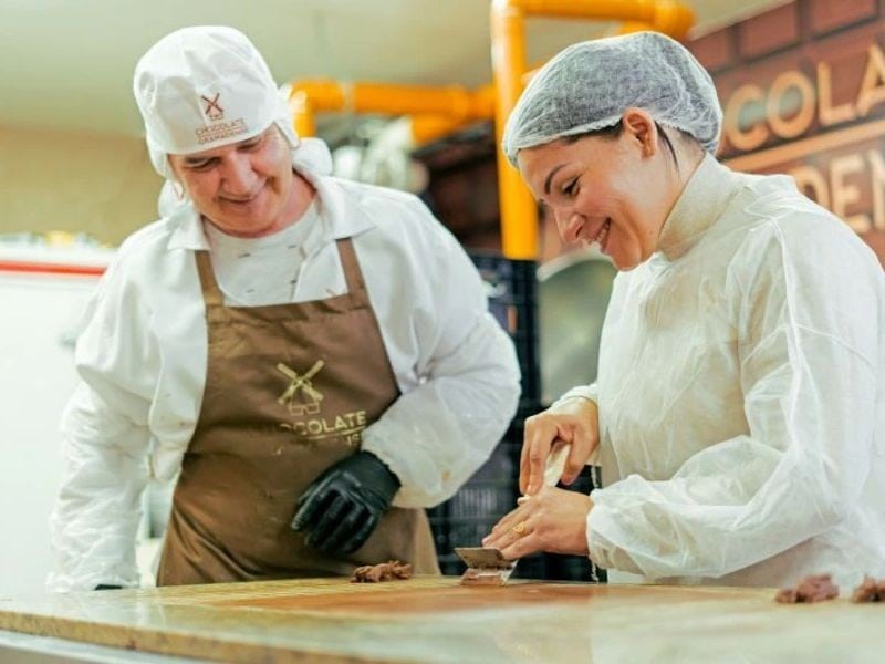 Oficina de chocolate do ChocoBus em Gramado