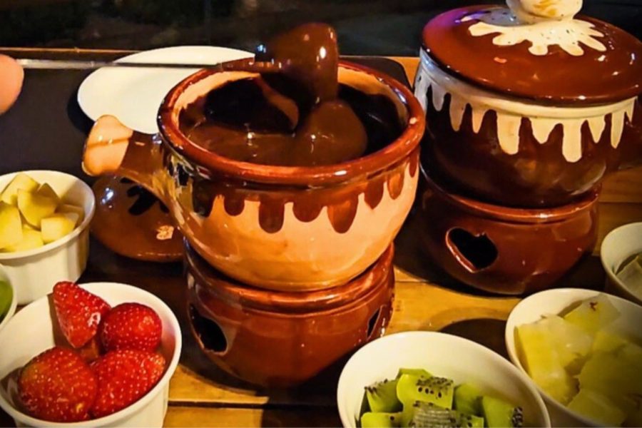 Fondue de chocolate com frutas do Sello Restaurante em Canela – cupom OVIAJANTE com 5% de desconto