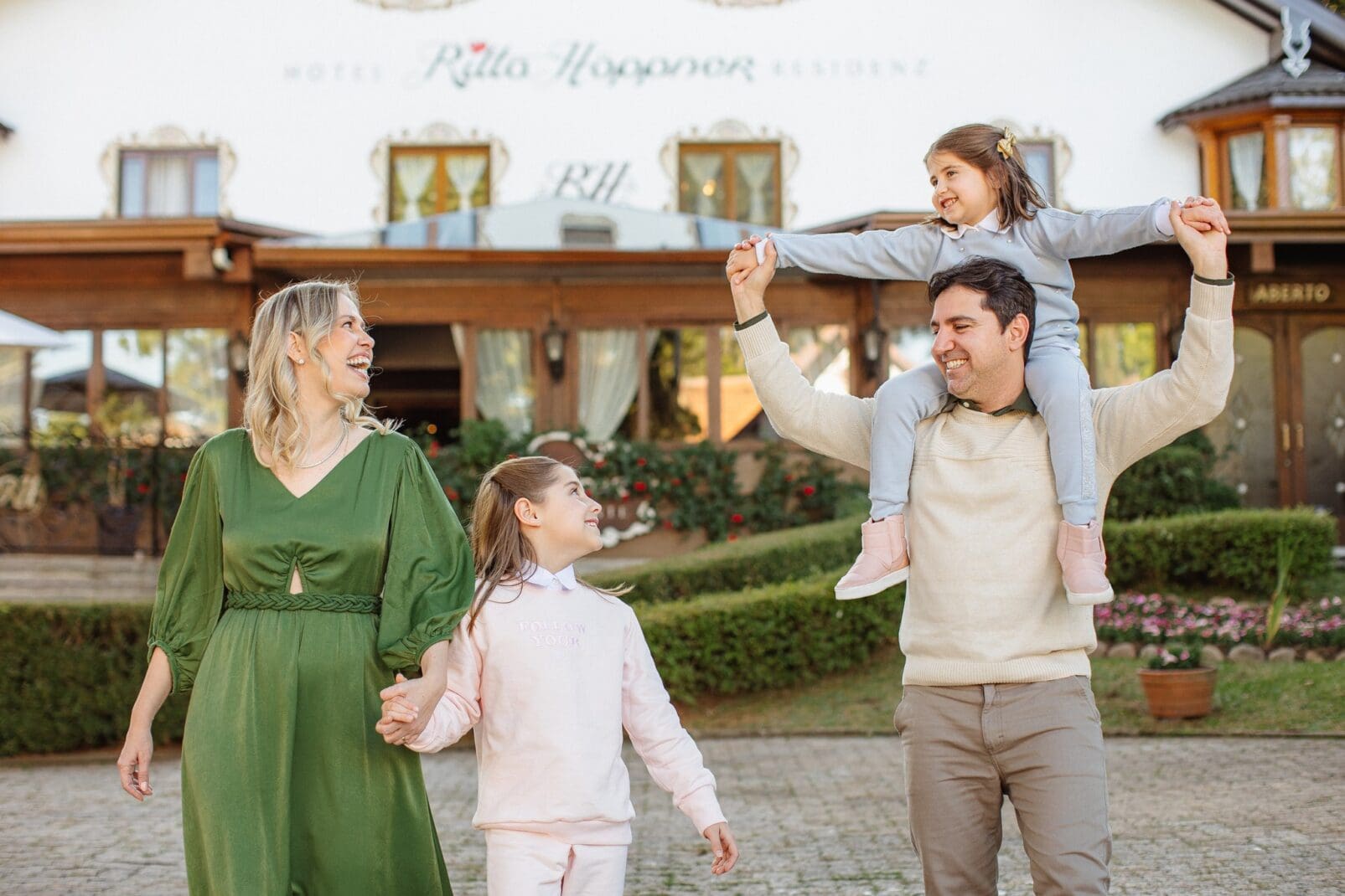 Jardins e área externa do Hotel Ritta Höppner em Gramado