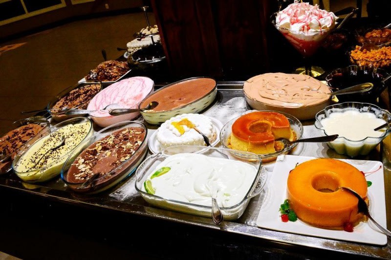 Buffet de sobremesas do café colonial da Noite Alemã em Nova Petrópolis
