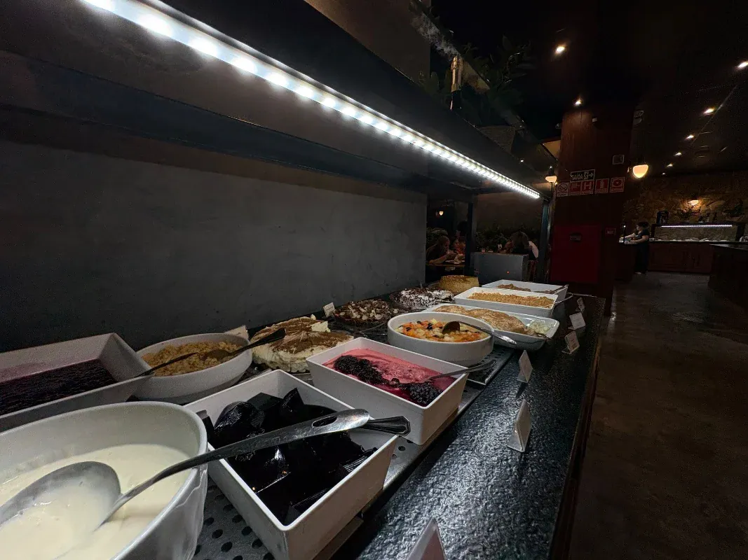 Buffet de sobremesas e doces do Campo & Vinho, em Gramado