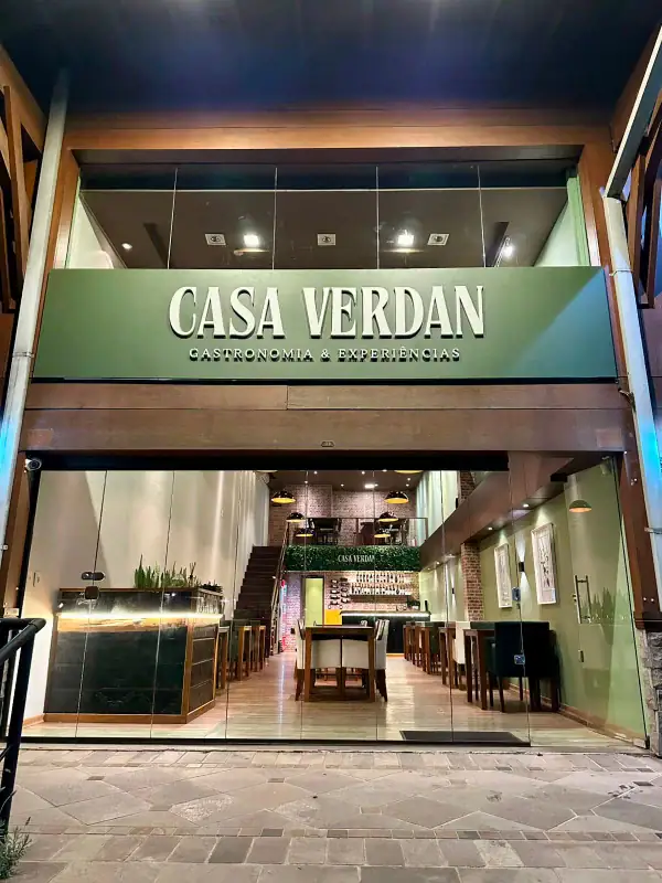 Fachada da Casa Verdan, restaurante de gastronomia e experiências na Rua Paul Harris, em Canela